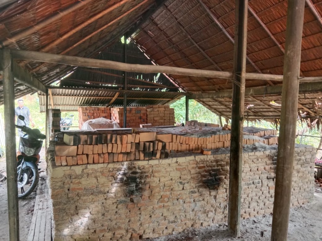 Foto Usaha Batu Bata Dari Hasil Produksi Masyarakat Desa Jaya Baru, Kecamatan Salang.